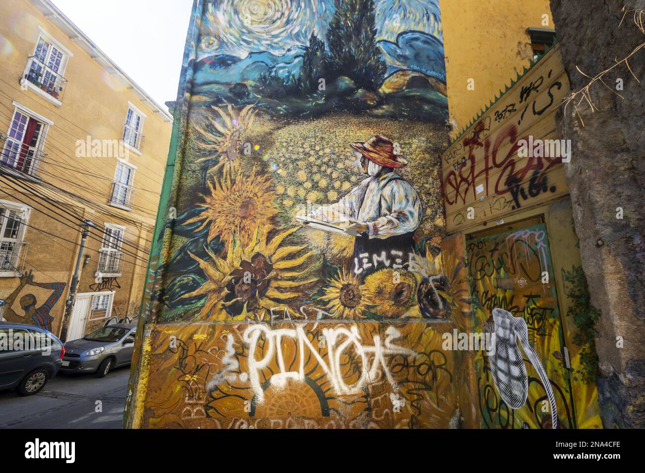 Wandgemälde an der Seite eines Gebäudes, Cerro Concepcion; Valparaiso, Valparaiso, Chile Stockfoto