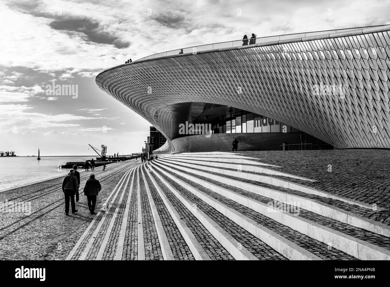 MAAT-Museum für Kunst, Architektur und Technik, ein Museum in einem alten Riverside Power Station, die sich mit erneuerbarer Energie und elektrische Phänomene Exponate Stockfoto