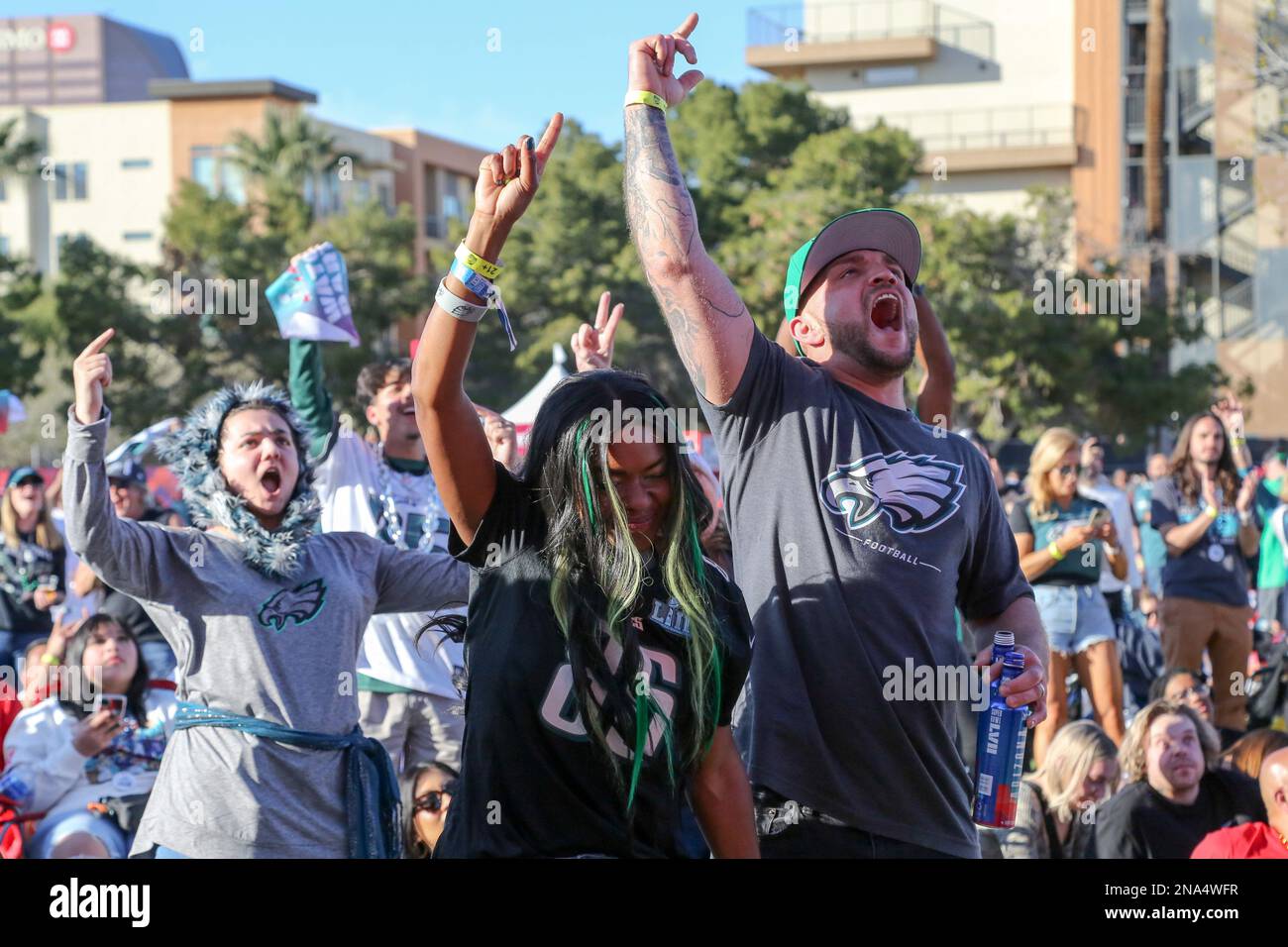 Die Fans der Kansas City Chiefs und der Philadelphia Eagles nehmen am