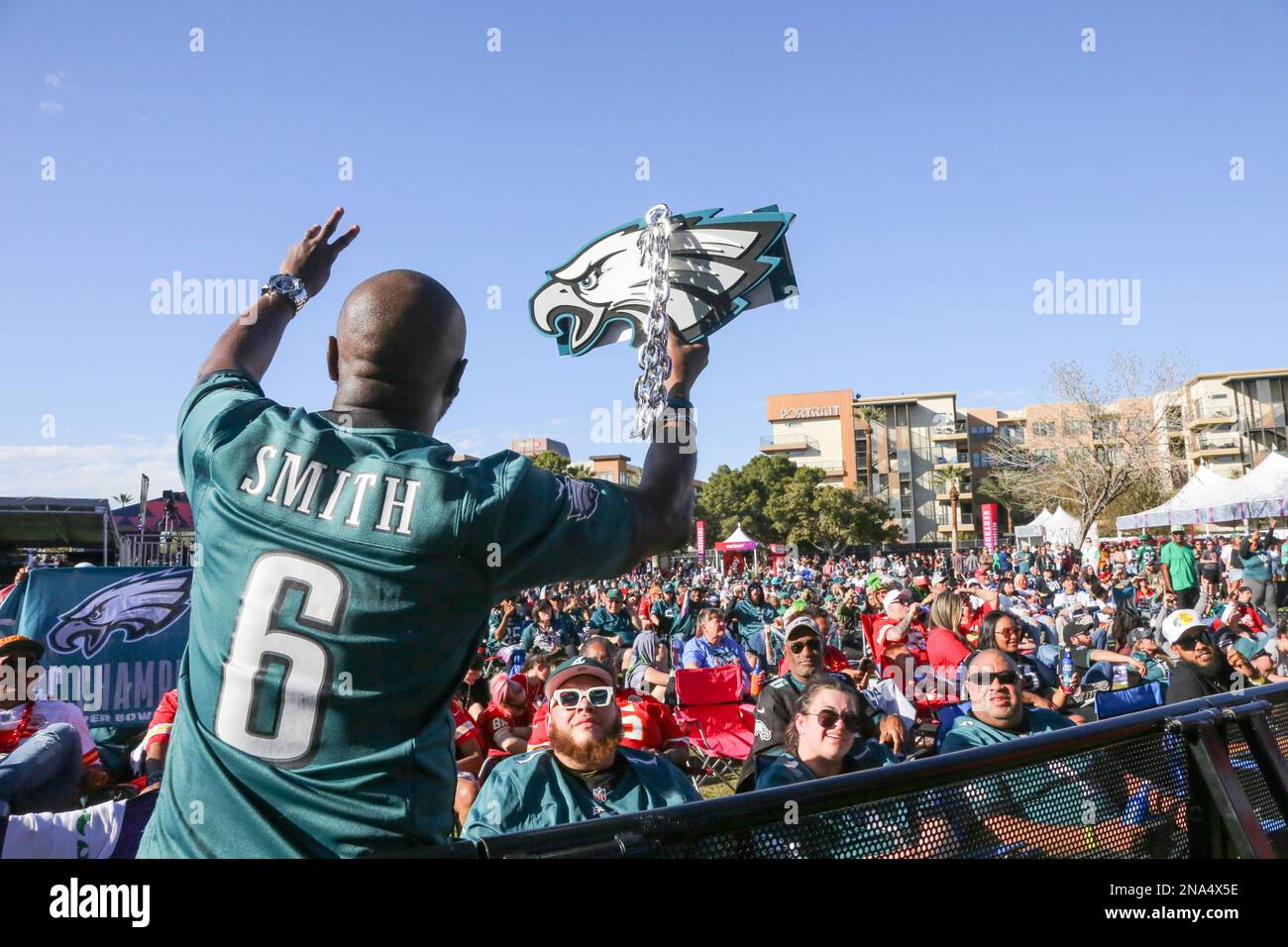 Die Fans der Kansas City Chiefs und der Philadelphia Eagles nehmen am