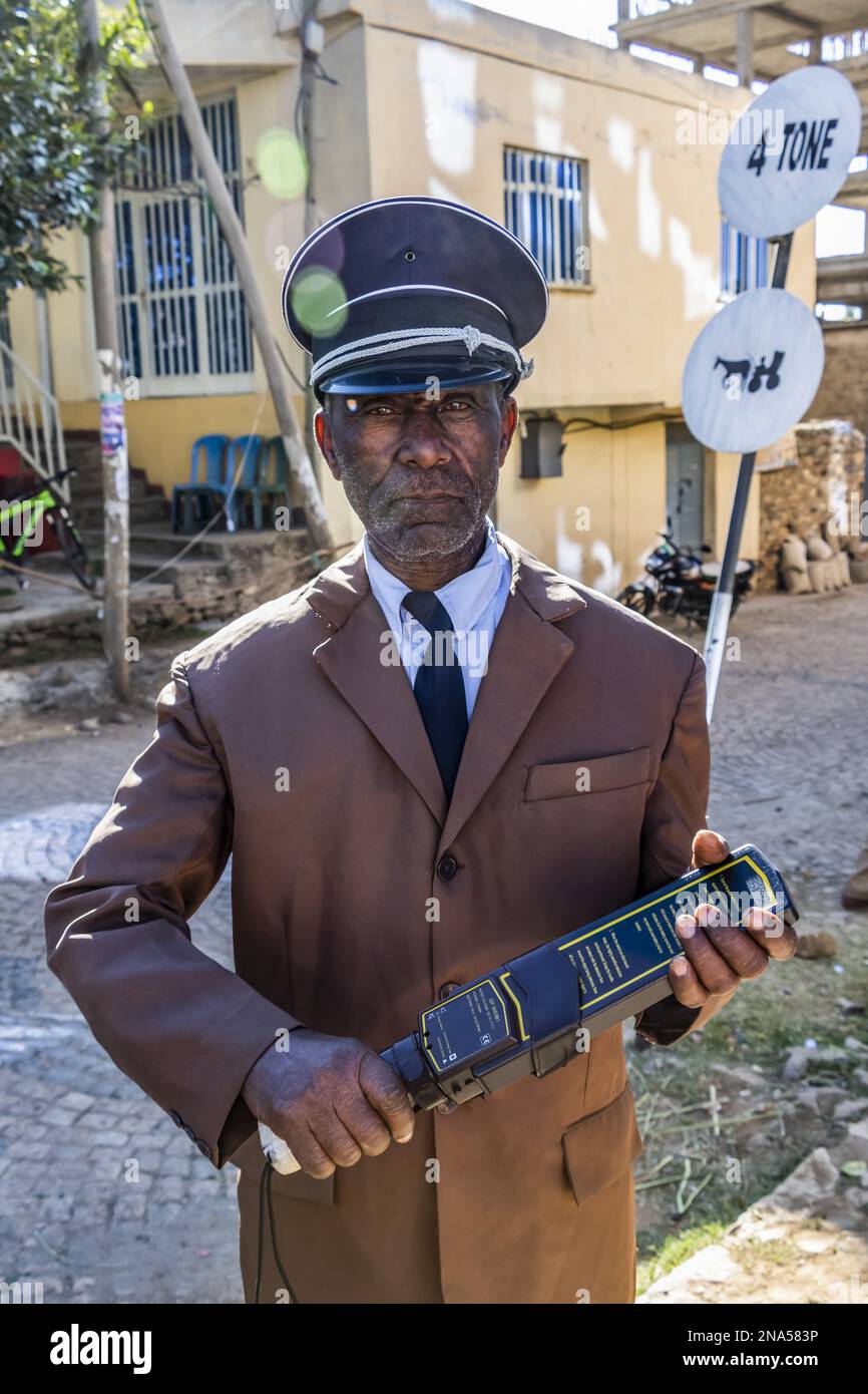 Sicherheitsbeamter; Axum, Region Tigray, Äthiopien Stockfoto