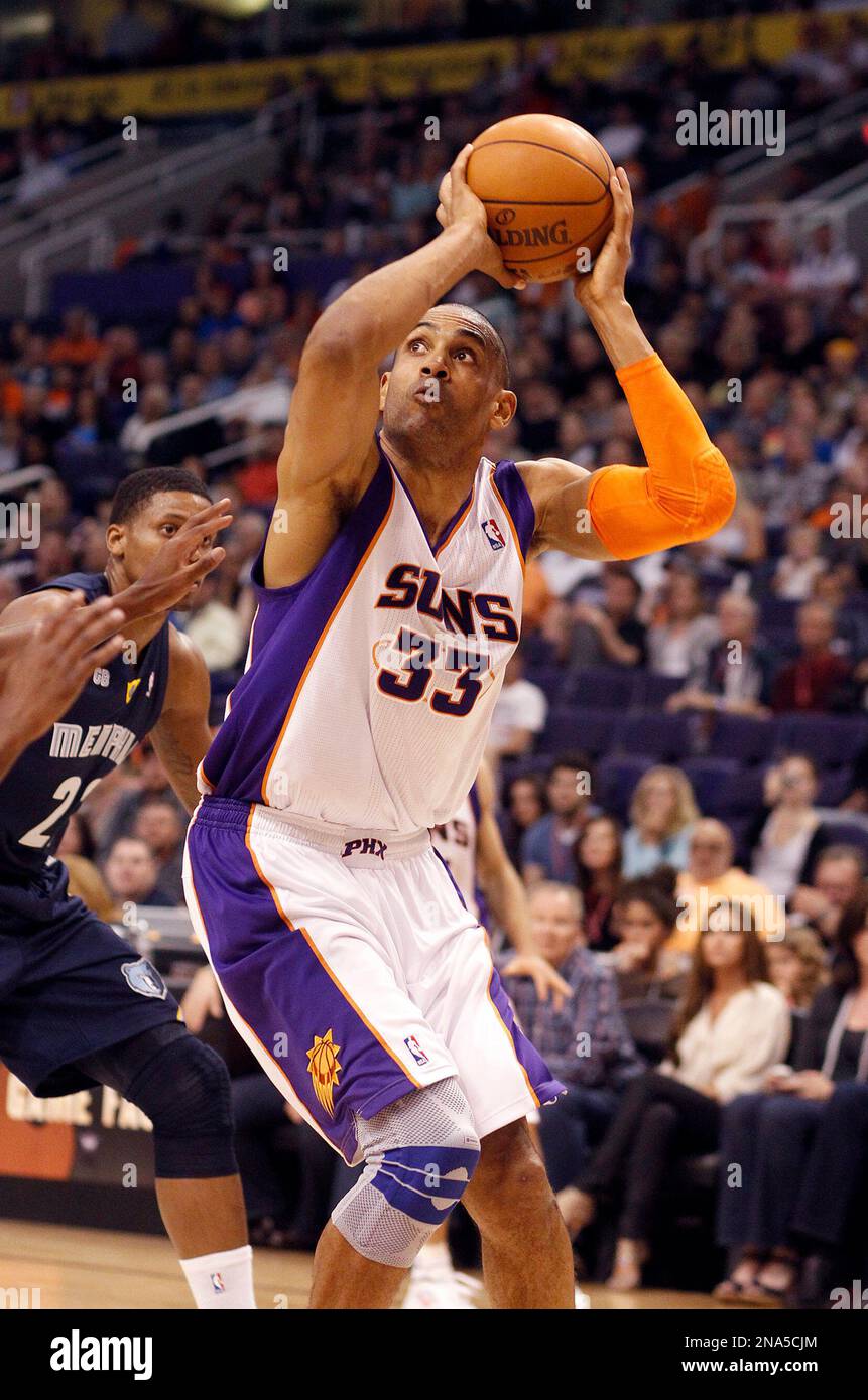 Phoenix Suns' Grant Hill against the Memphis Grizzlies in an NBA basketball game Saturday, March 10, 20112, in Phoenix. (AP Photo/Paul Connors) Stockfoto