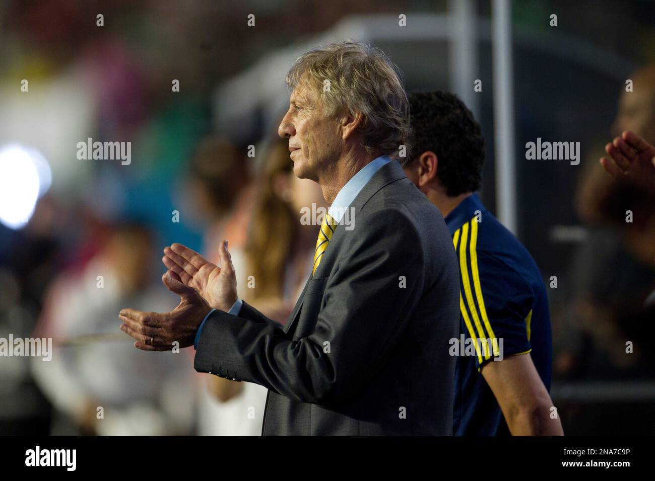 Colombian coach Jose Pekerman reacts during the first period of the international soccer game in Miami, Wednesday, Feb. 29, 2012 between his team and Mexico. (AP Photo/J Pat Carter) Stockfoto