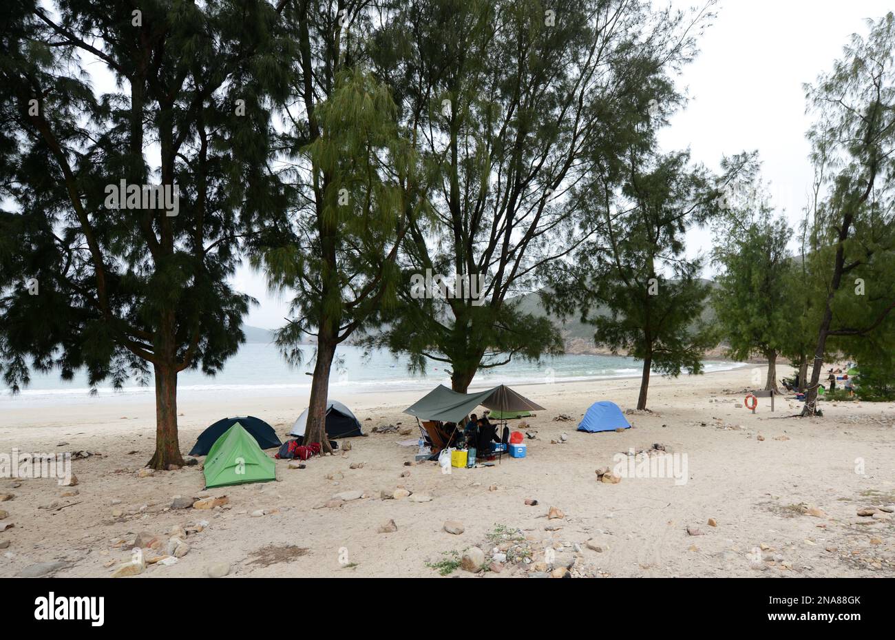 Camping am Pak Lap Tsai Beach in Sai Kung, Hongkong. Stockfoto