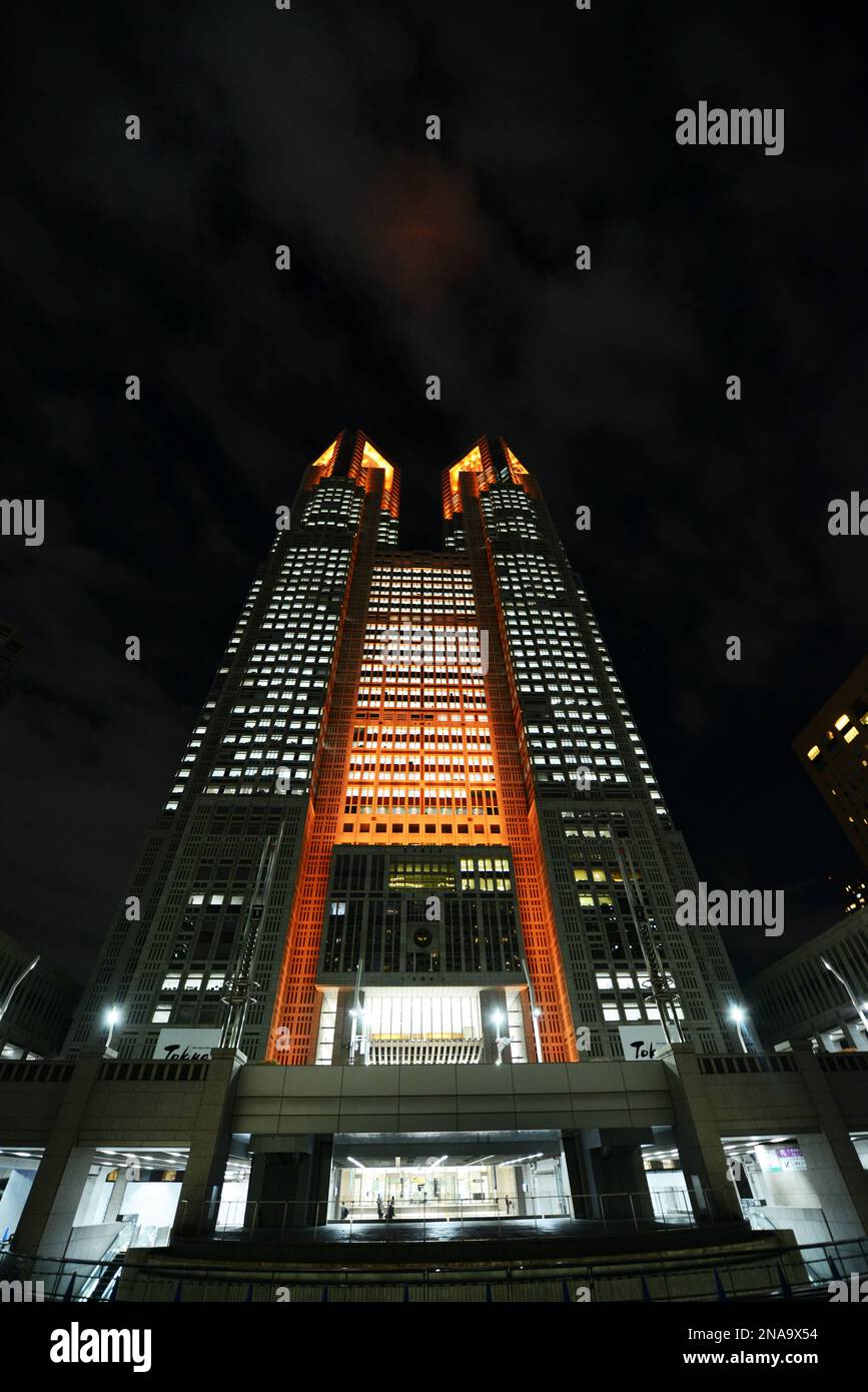 Tokyo Metropolitan Government Building bei Nacht. Shinjuku, Tokio, Japan. Stockfoto