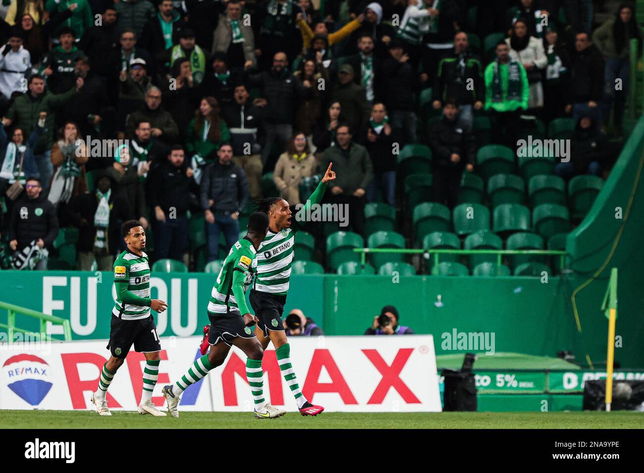 Lissabon, Portugal. 12. Februar 2023. Youssef Chermiti von Sporting CP feiert die Feier, nachdem er während des Spiels Liga Bwin zwischen Sporting CP und FC Porto bei Estadio Jose Alvalade ein Tor geschossen hat. (Endstand: Sporting CP 1:2 FC Porto) Guthaben: SOPA Images Limited/Alamy Live News Stockfoto