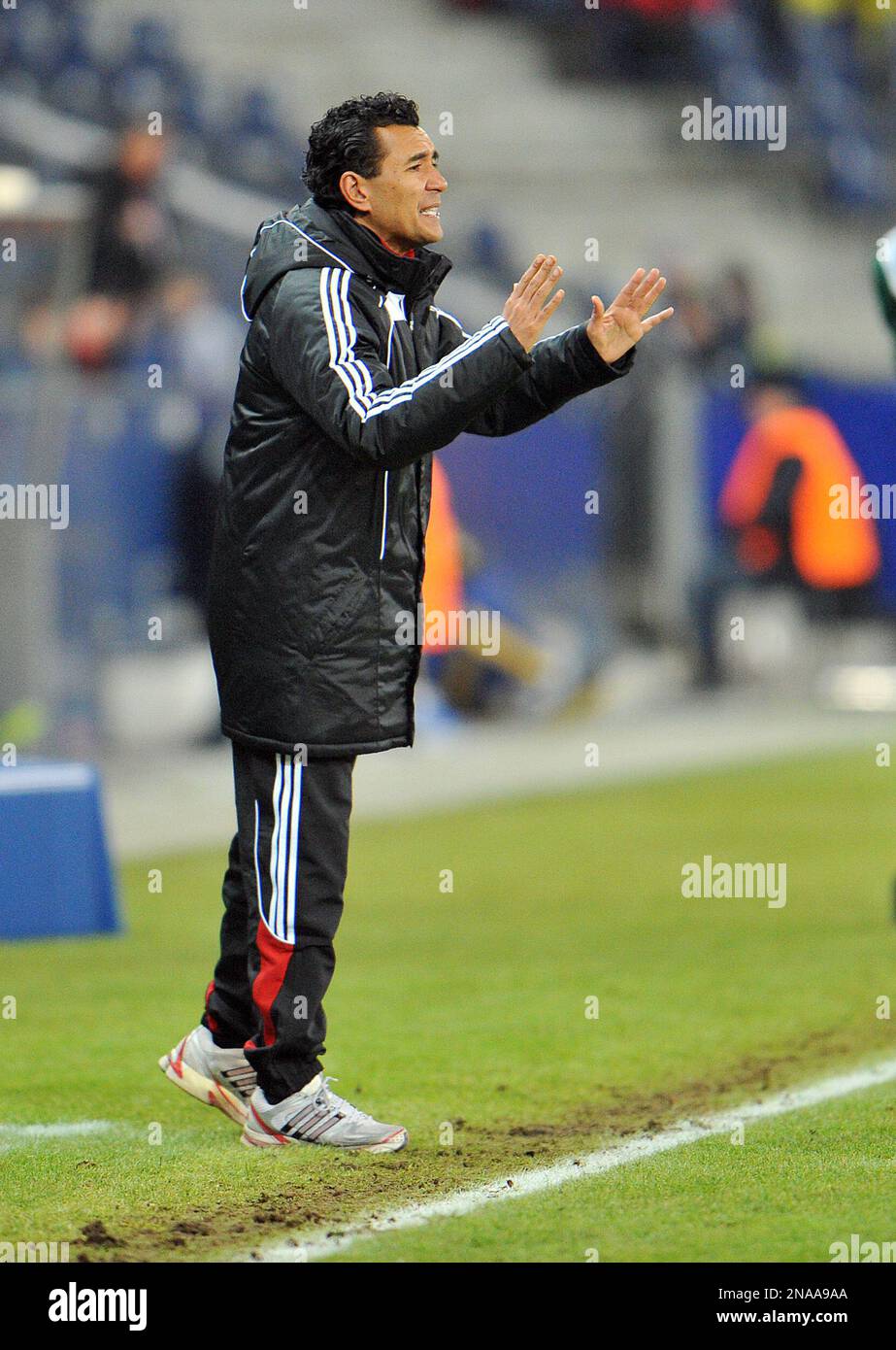 Salzburg's head coach Ricardo Moniz from the Netherlands reacts during their Europa League round of 32, first leg soccer match between Red Bull Salzburg and Metalist Kharkiv in Salzburg, Austria, Thursday , Feb. 16, 2012. (AP Photo/ Kerstin Joensson) Stockfoto