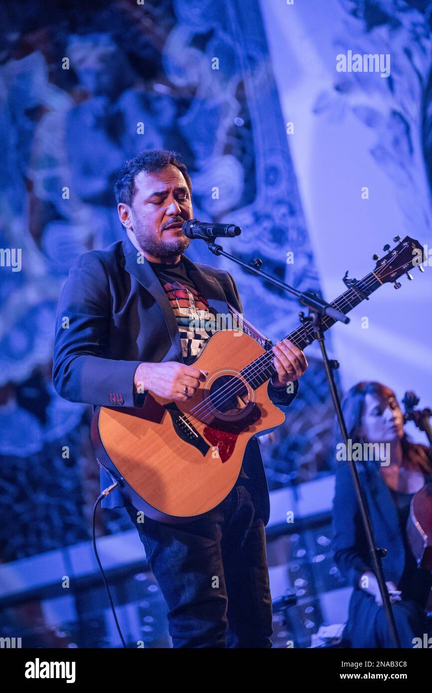 Barcelona, Spanien. 2023.02.10. Ismael Serrano-Sänger-Konzert zum 25. Geburtstag mit Freunden im Palau de la Música. Stockfoto