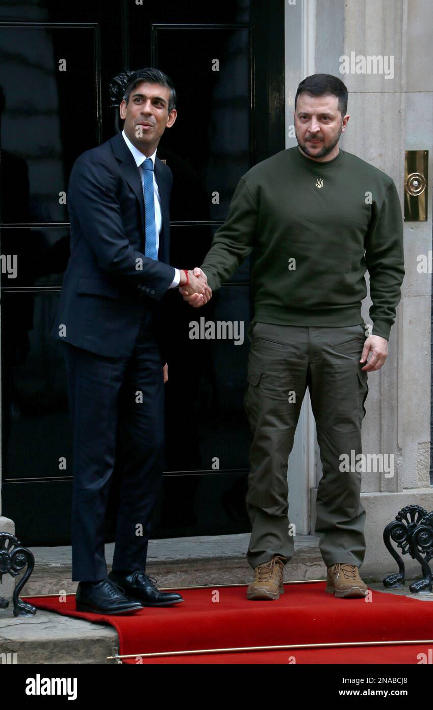 Premierminister Rishi Sunak ist Gastgeber des ukrainischen Präsidenten Volodymyr Zelensky in der Downing Street Nr. 10 in London, England. Stockfoto