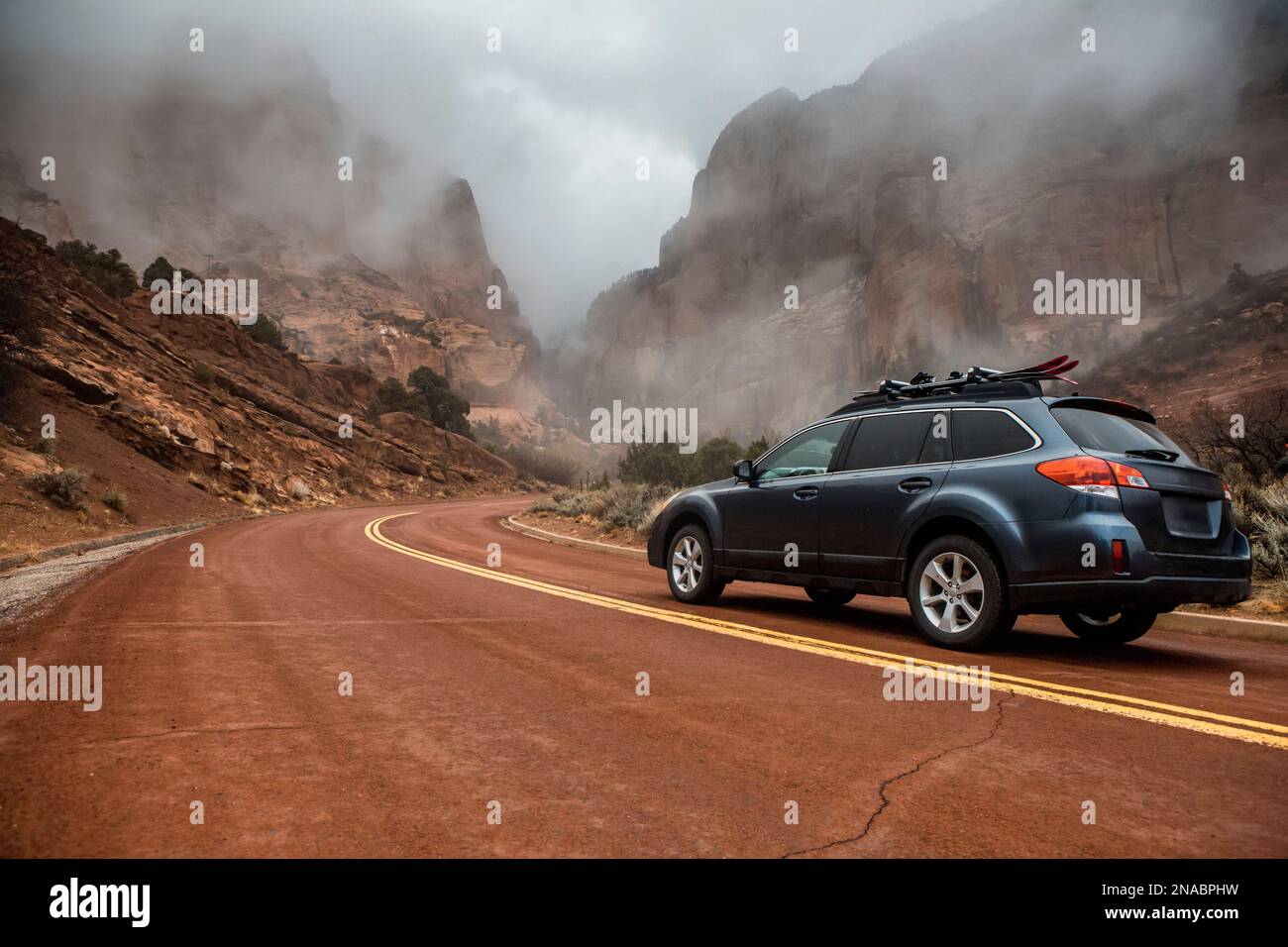 Mit dem Auto fahren Sie zum Kolob Canyon, Teil des Zion National Park; St. George, Utah, Vereinigte Staaten von Amerika Stockfoto