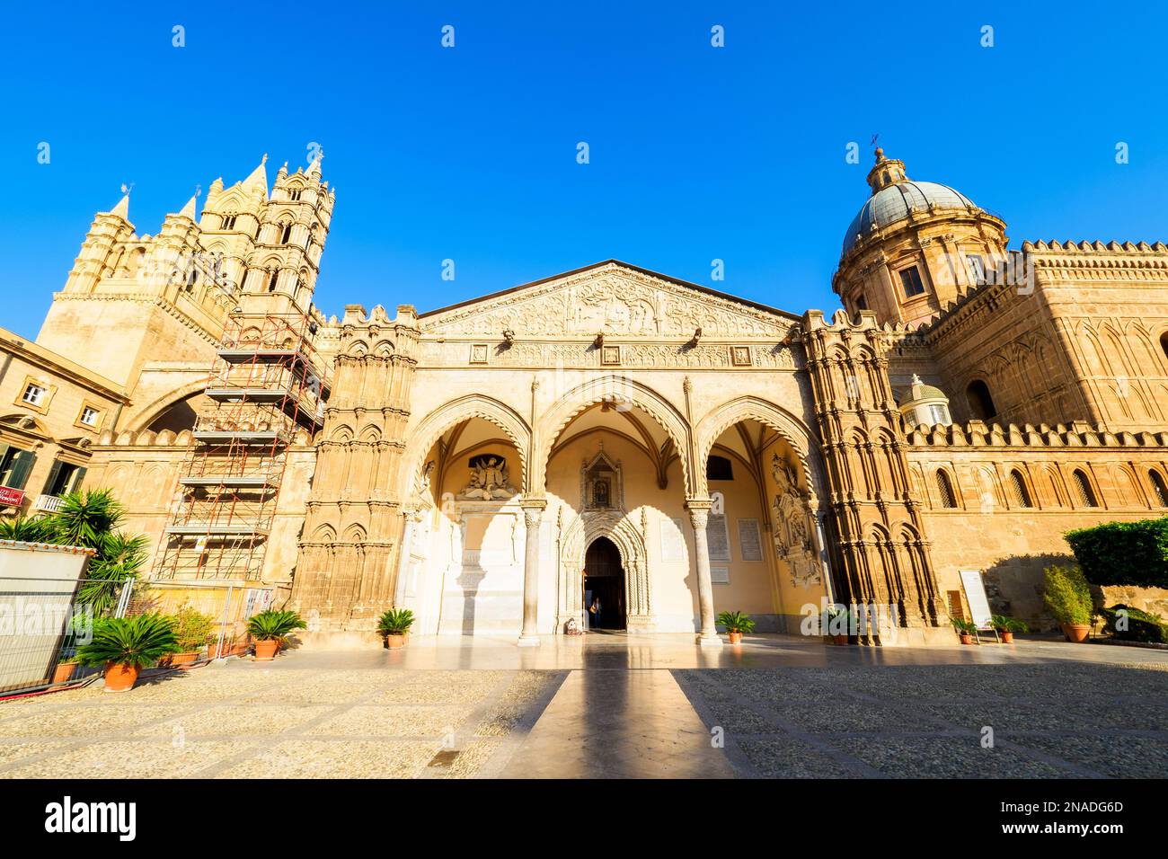 Cattedrale di santa vergine maria romana cattolica Fotos und