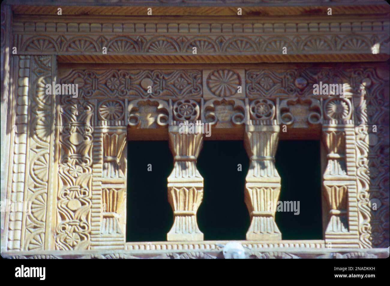 Dieser Tempel ist Gaycomed Mata gewidmet, einer sehr verehrten Gottheit und ein antiker Tempel. Der Gaycomed Tempel von Manali ist einer der sehr berühmten und beliebten alten Tempel in Himachal Pradesh. Es liegt 6 km im südlichen Teil von Manali. Stockfoto