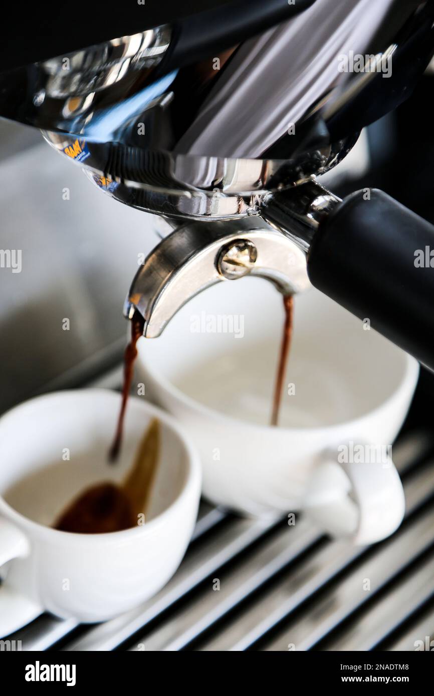 Frischer Espresso kommt in Kürze Stockfoto