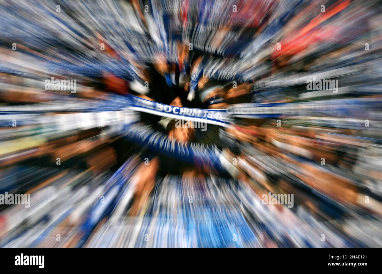 DFB Pokal, Vonovia Ruhrstadion Bochum: VfL Bochum vs. Bor. Dortmund; Fans von Bochum Stockfoto