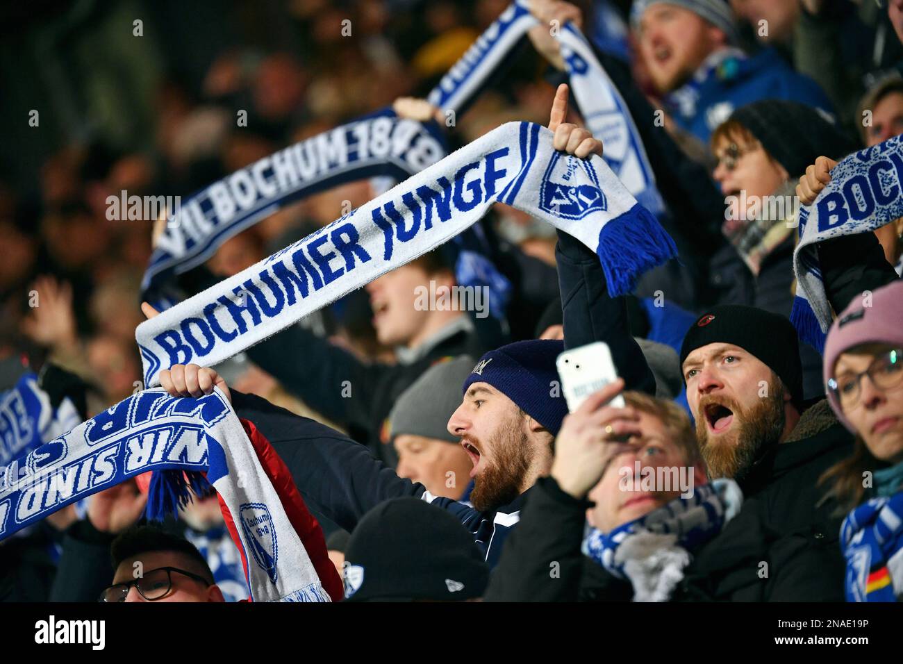 DFB Pokal, Vonovia Ruhrstadion Bochum: VfL Bochum vs. Bor. Dortmund; Fans von Bochum Stockfoto