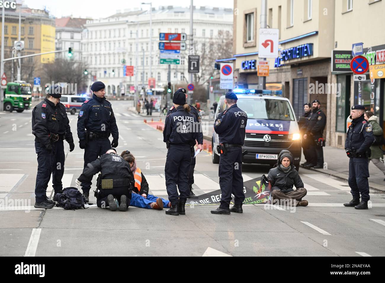 Wien, Österreich. 13. Februar 2023 Die Straßenblockade Der Letzten ...