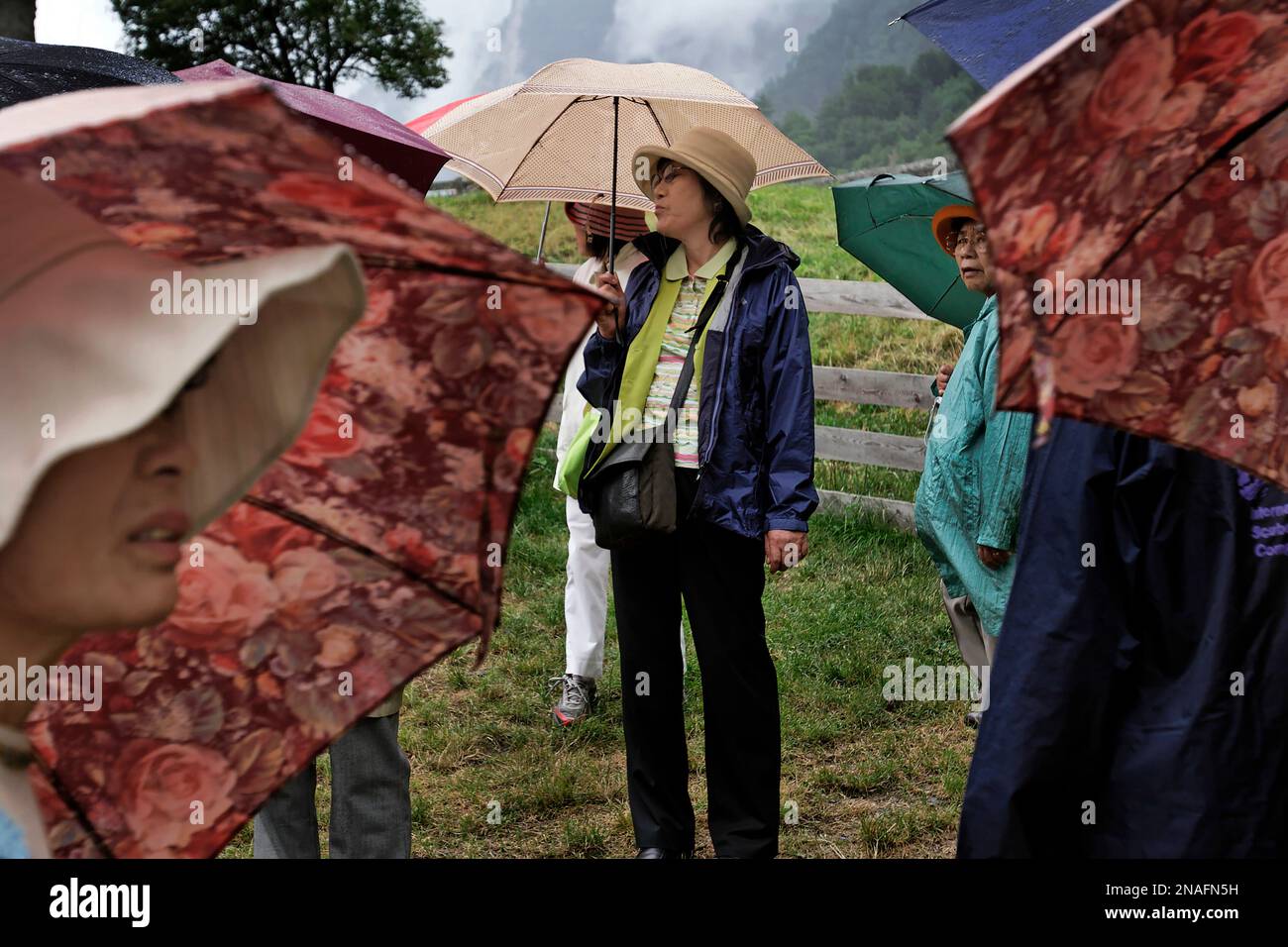 Japanische Touristen besuchen Heidiland, Heimat der fiktiven Figur Heidi aus dem Buch von Johanna Spryri. Es ist ein Ziel für einen idyllischen Look... Stockfoto