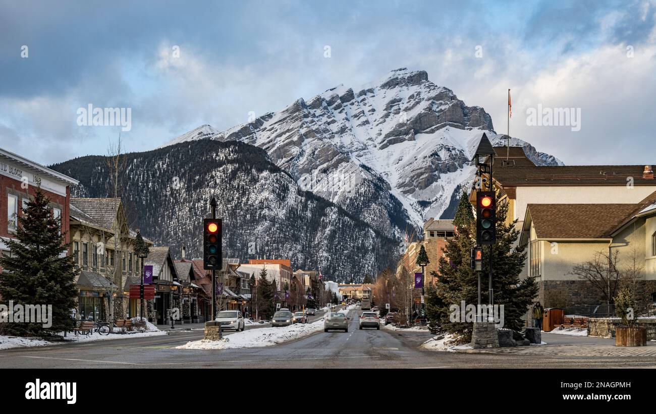 Die Stadt Banff im Banff National Park; Banff, Alberta, Kanada Stockfoto