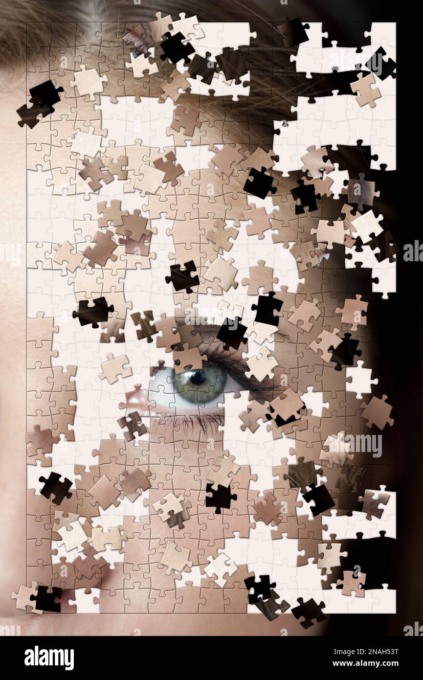 Frauengesicht als unvollendetes Puzzle, Psyche und psychologisches Konzept Stockfoto