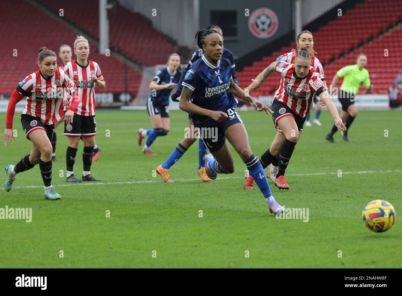 Sheffield, Großbritannien. 12. Februar 2023. Sheffield, England, Februar 12. 2023: Mel Johnson kontrolliert den Ball während Sheffield United gegen Charlton Athletic - Bramall Lane, Sheffield (Sean Chandler/SPP) Credit: SPP Sport Press Photo. Alamy Live News Stockfoto
