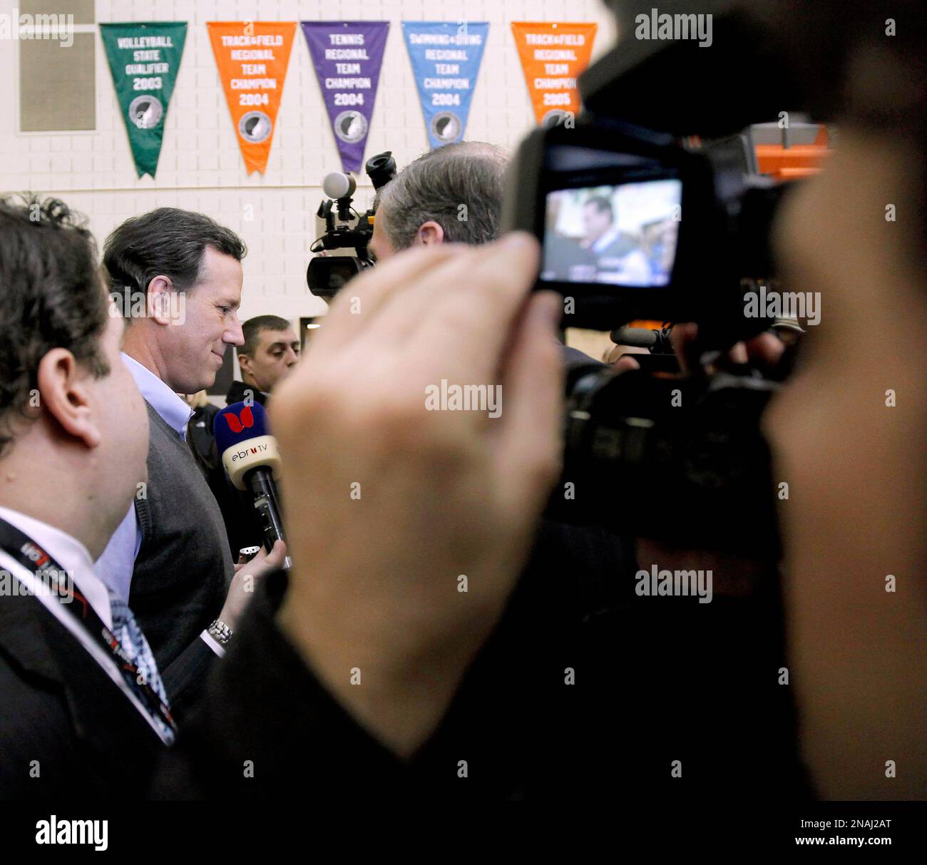 Republican presidential candidate, former Pennsylvania Sen. Rick Santorum arrives at a campaign stop at Valley High School, Tuesday, Jan. 3, 2012, in West Des Moines, Iowa. (AP Photo/Charlie Riedel) Stockfoto