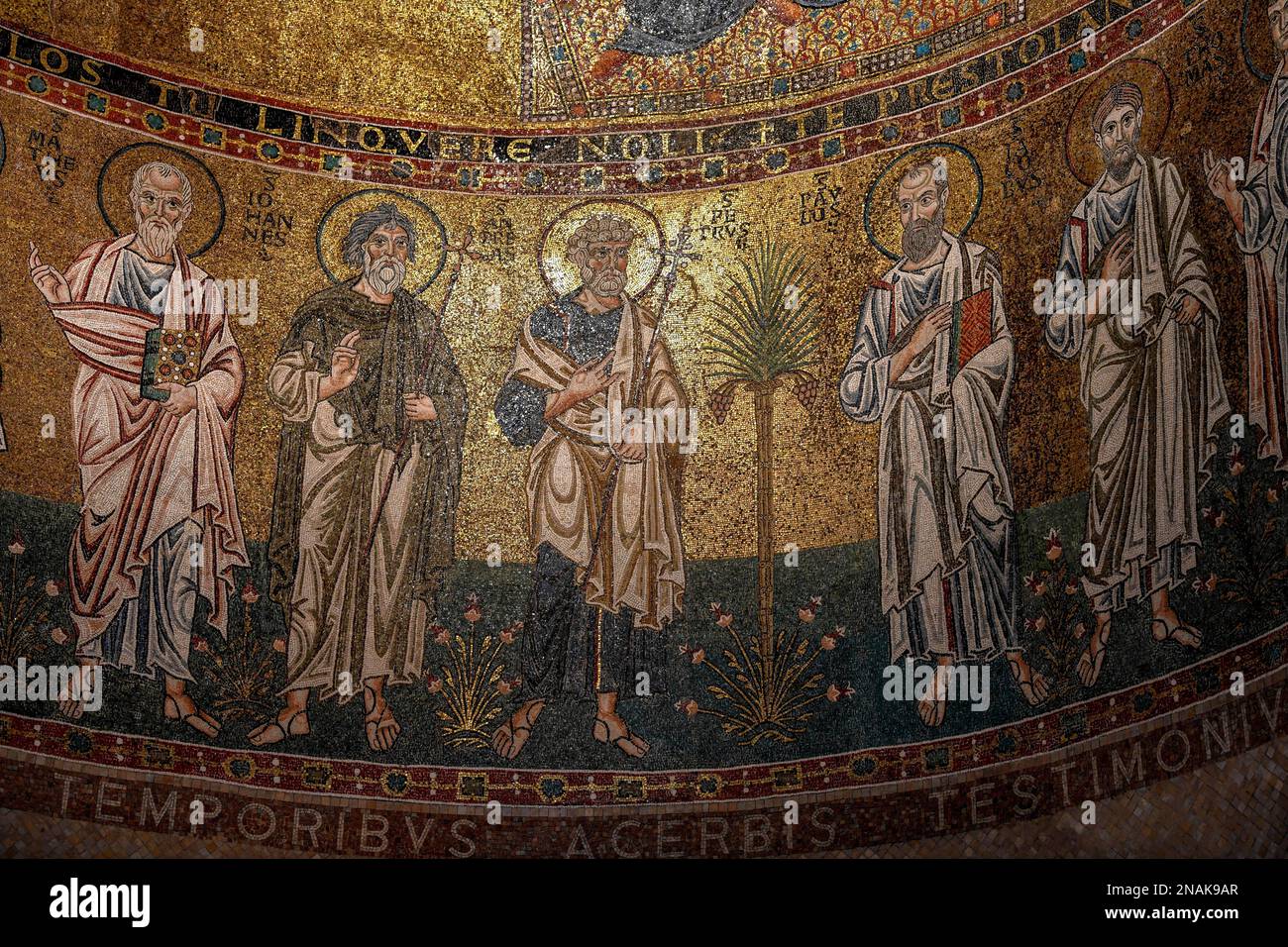 Deckenmosaik über dem linken Altar der Kathedrale von San Giusto, Triest, Friaul-Julisch Venetien, Italien Stockfoto