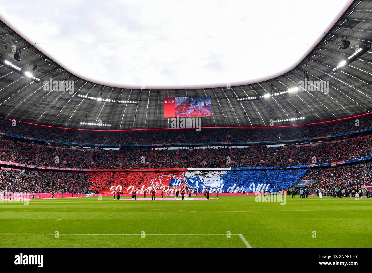 Choreographie für die Fanfreundigkeit zwischen dem FC Bayern München und dem VfL Bochum 1848 BOC, Suedkurve, Allianz Arena, München, Bayern, Deutschland Stockfoto