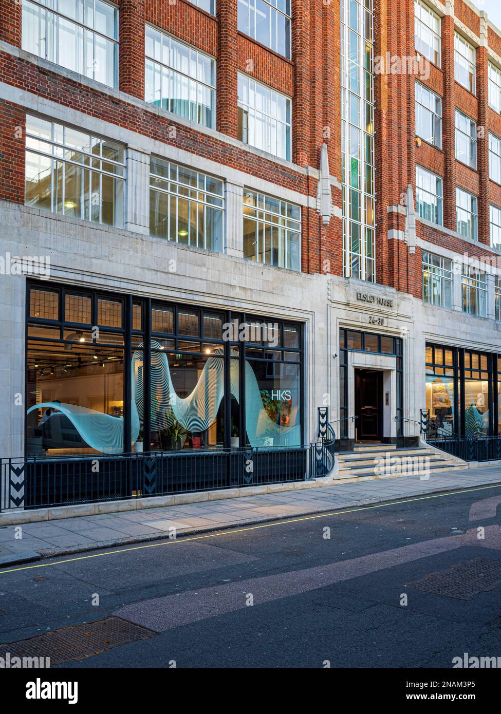 HOK London Design Studio, 90 Whitfield St London. HOK ist ein globales Design-, Architektur-, Ingenieur- und Planungsunternehmen. Stockfoto