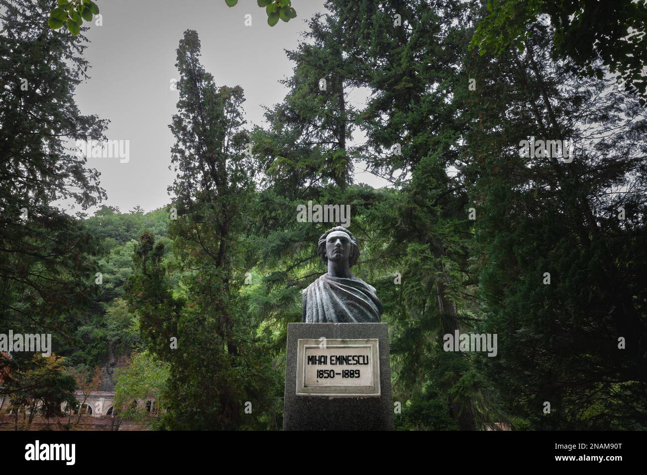 Bild der Statue von Mihai Eminescu in Baile Herculane. Sie wurde 1926 entwickelt und ist Eminescu gewidmet. Mihai Eminescu war ein rumänischer, rumänischer Dichter Stockfoto
