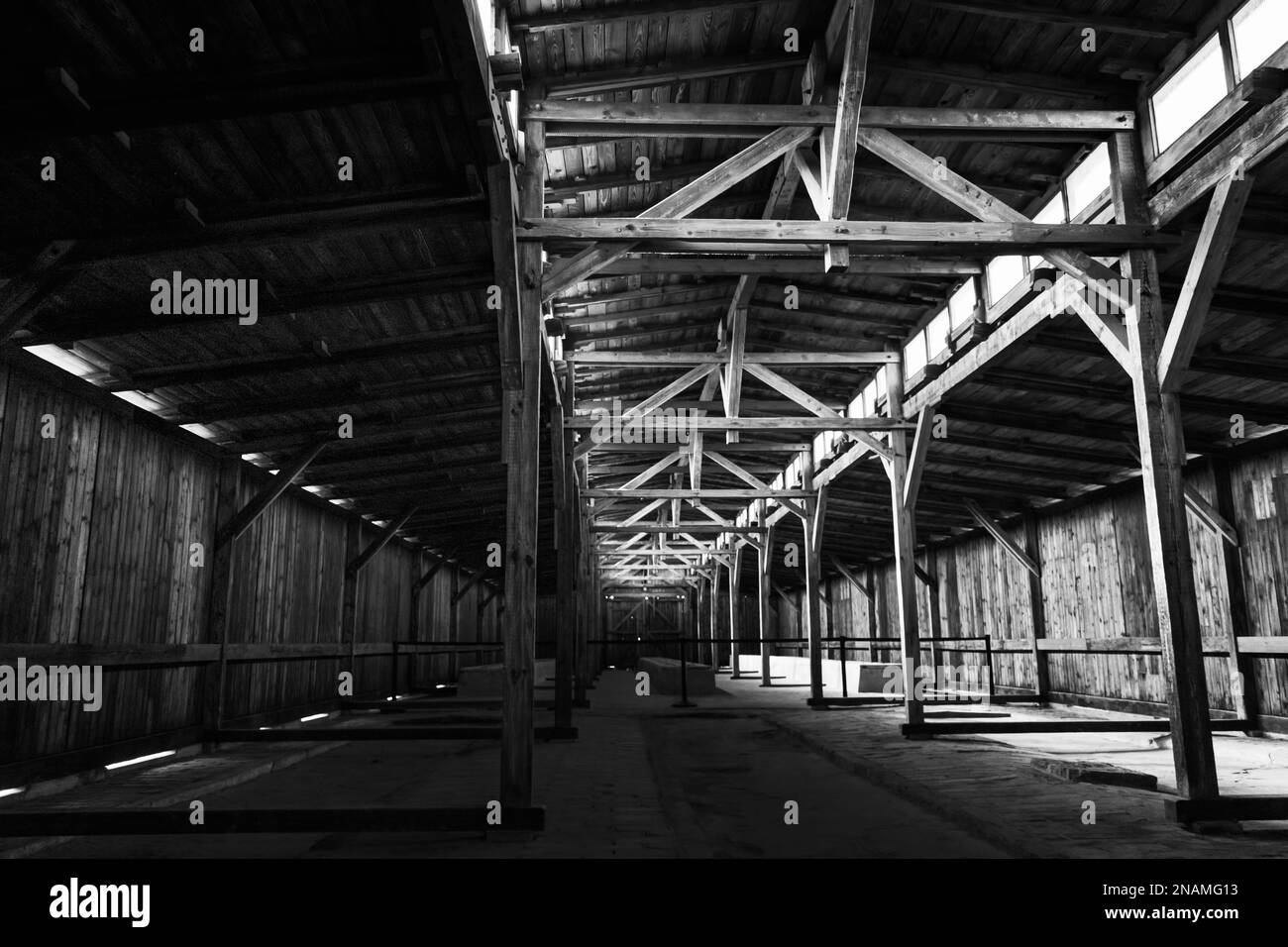 Auschwitz - Konzentrationslager Birkenau. Leere Baracken wiederaufgebaut. Konzentrationslager. Das Innere des Gebäudes im Lager. Stockfoto
