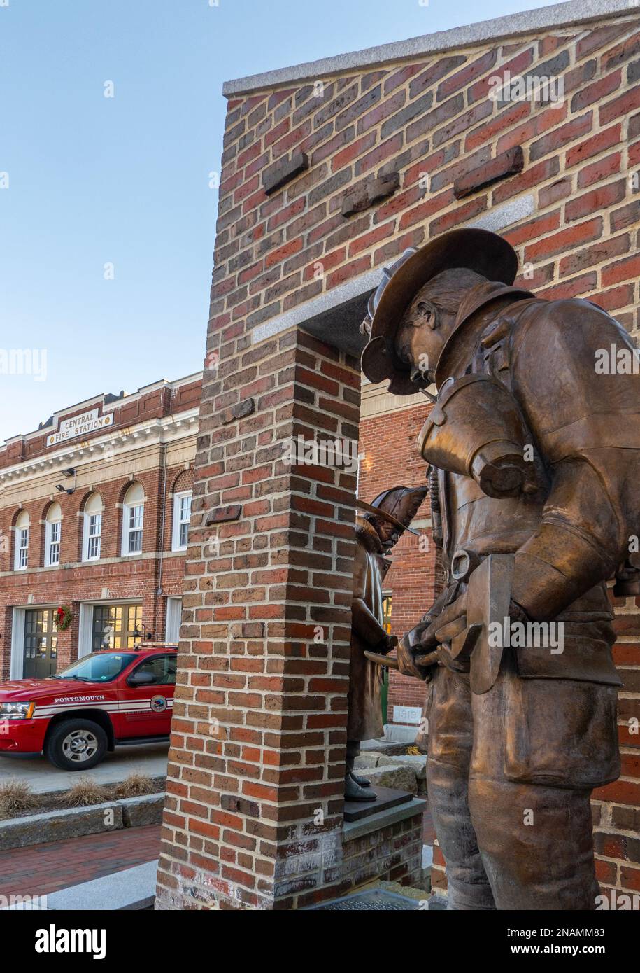 Vigilanzstatue in Portsmouth NH für Heldentum der Feuerwehr Stockfoto