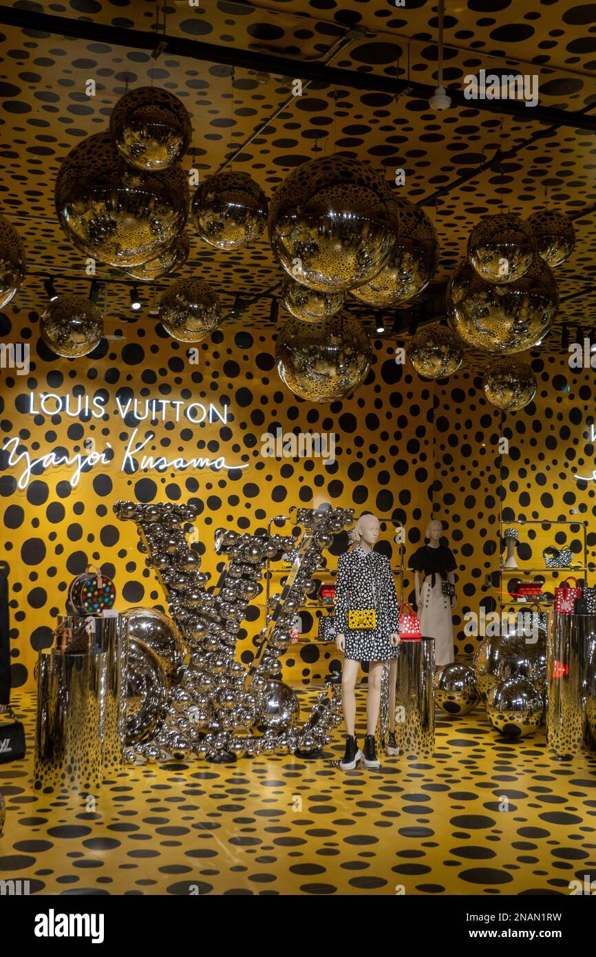 Louis Vuitton und Yayoi Kusama Pop-up-Geschäft im Fleischverpackungsviertel von Manhattan, New York City Stockfoto