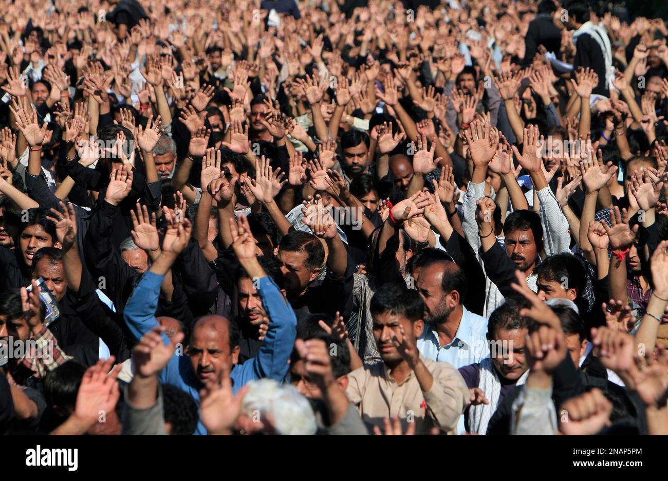 Pakistani Shiite Muslims chant religious slogans during a Muharram ...