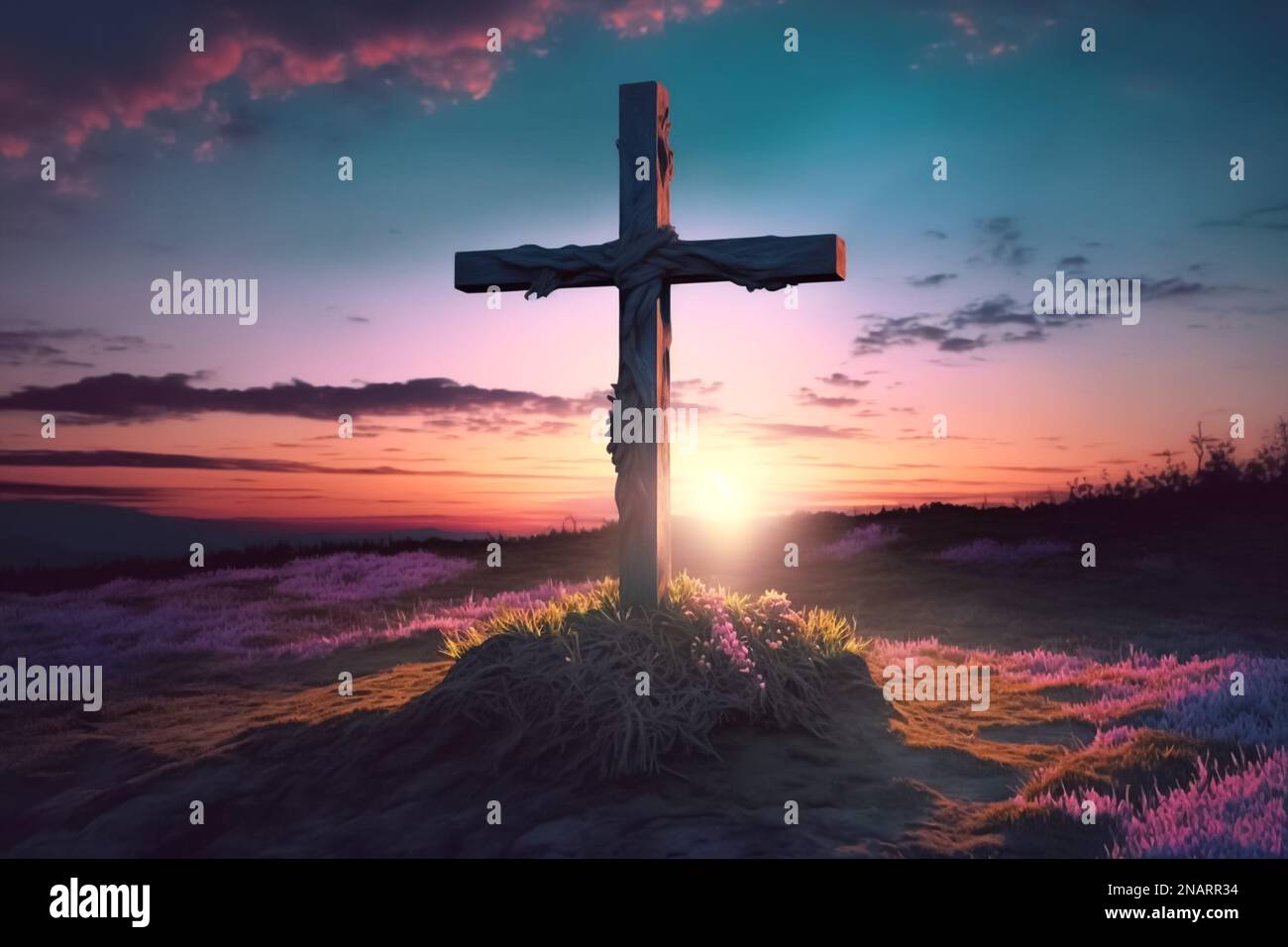 Jesus Christus hängt bei Sonnenuntergang am Kreuz Stockfoto