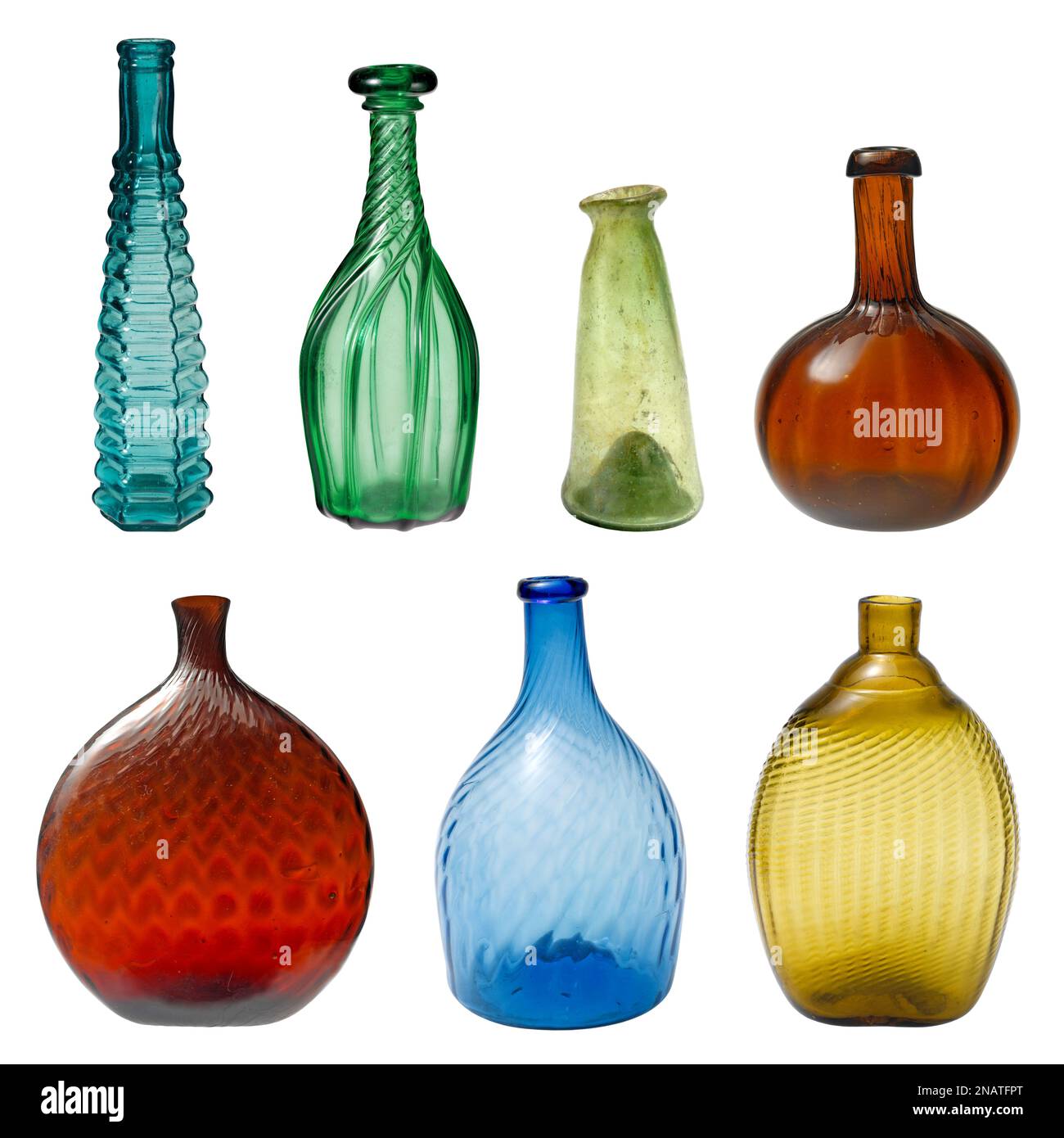 Alte bunte Glasflaschen-Sammlung isoliert auf weißem Hintergrund, alte Vase ausgeschnitten Stockfoto