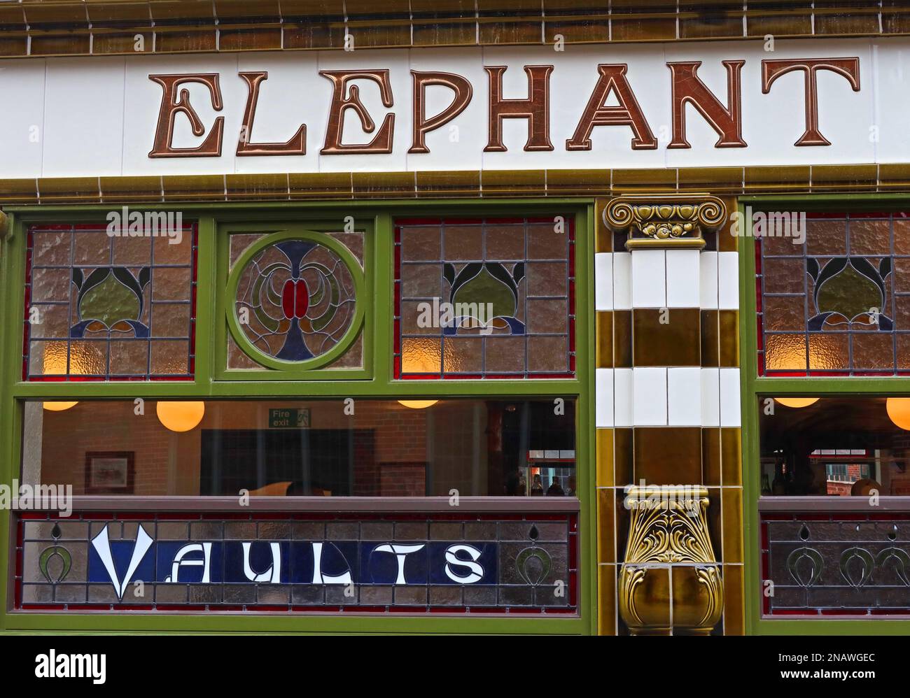 The Elephant and Castle Kachelgewölbe, Ecke Stafford Street & Cannock Road, Wolverhampton, West Midlands, England, Großbritannien Stockfoto
