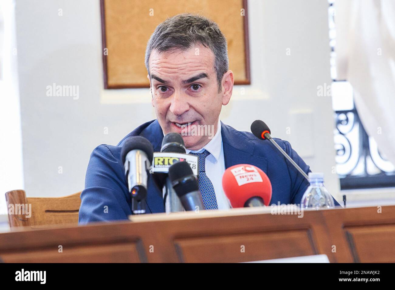 Operations Center Anti-Mafia Investigation Directorate, Catanzaro, Italien, 13. Februar 2023, Roberto Occhiuto Gouverneur von Kalabrien während des italienischen Innenministers Matteo Piantedosi eröffnet ein neues DIA-Zentrum in Catanzaro - Nachrichten Stockfoto