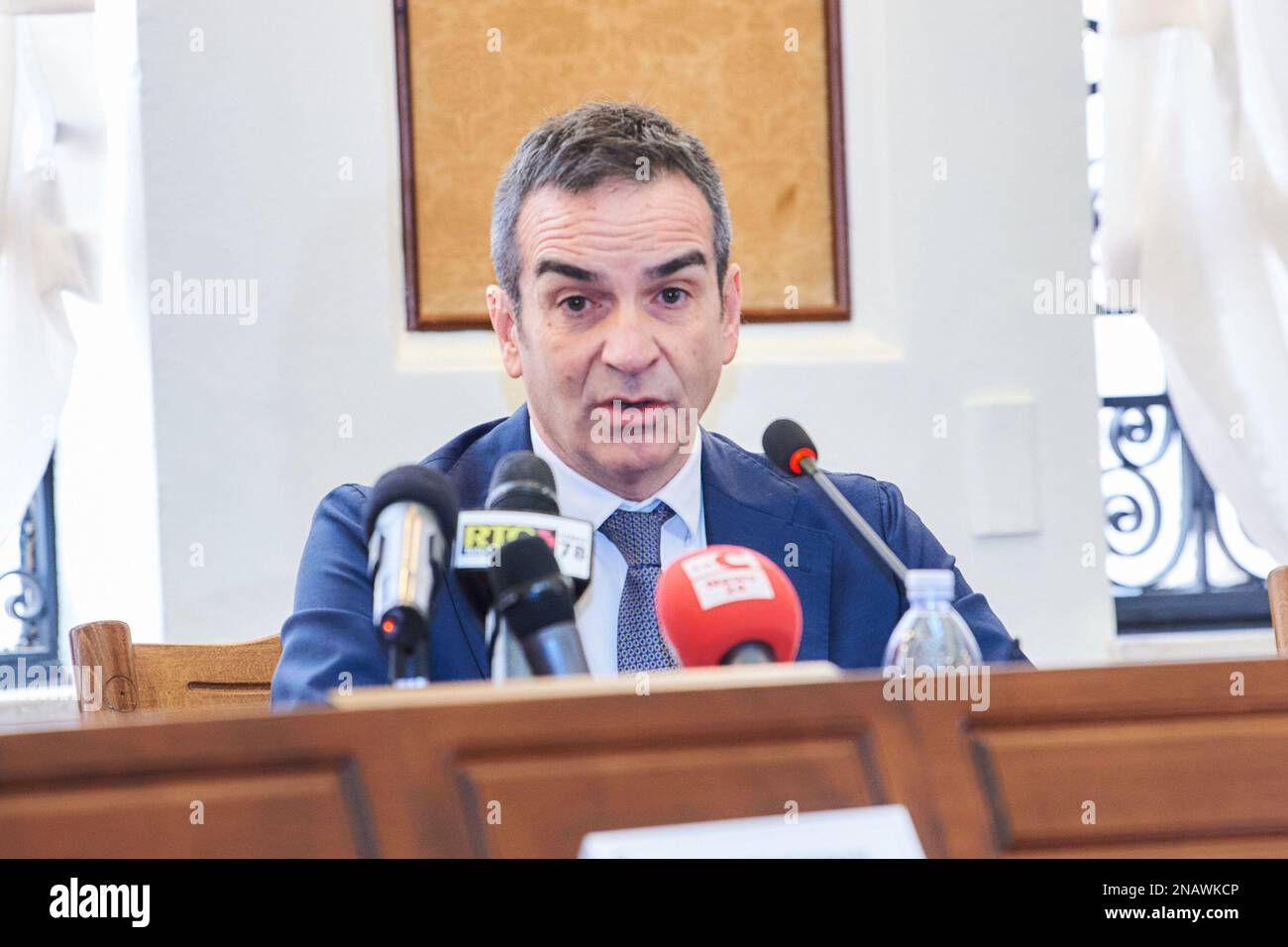 Operations Center Anti-Mafia Investigation Directorate, Catanzaro, Italien, 13. Februar 2023, Roberto Occhiuto Gouverneur von Kalabrien während des italienischen Innenministers Matteo Piantedosi eröffnet ein neues DIA-Zentrum in Catanzaro - Nachrichten Stockfoto