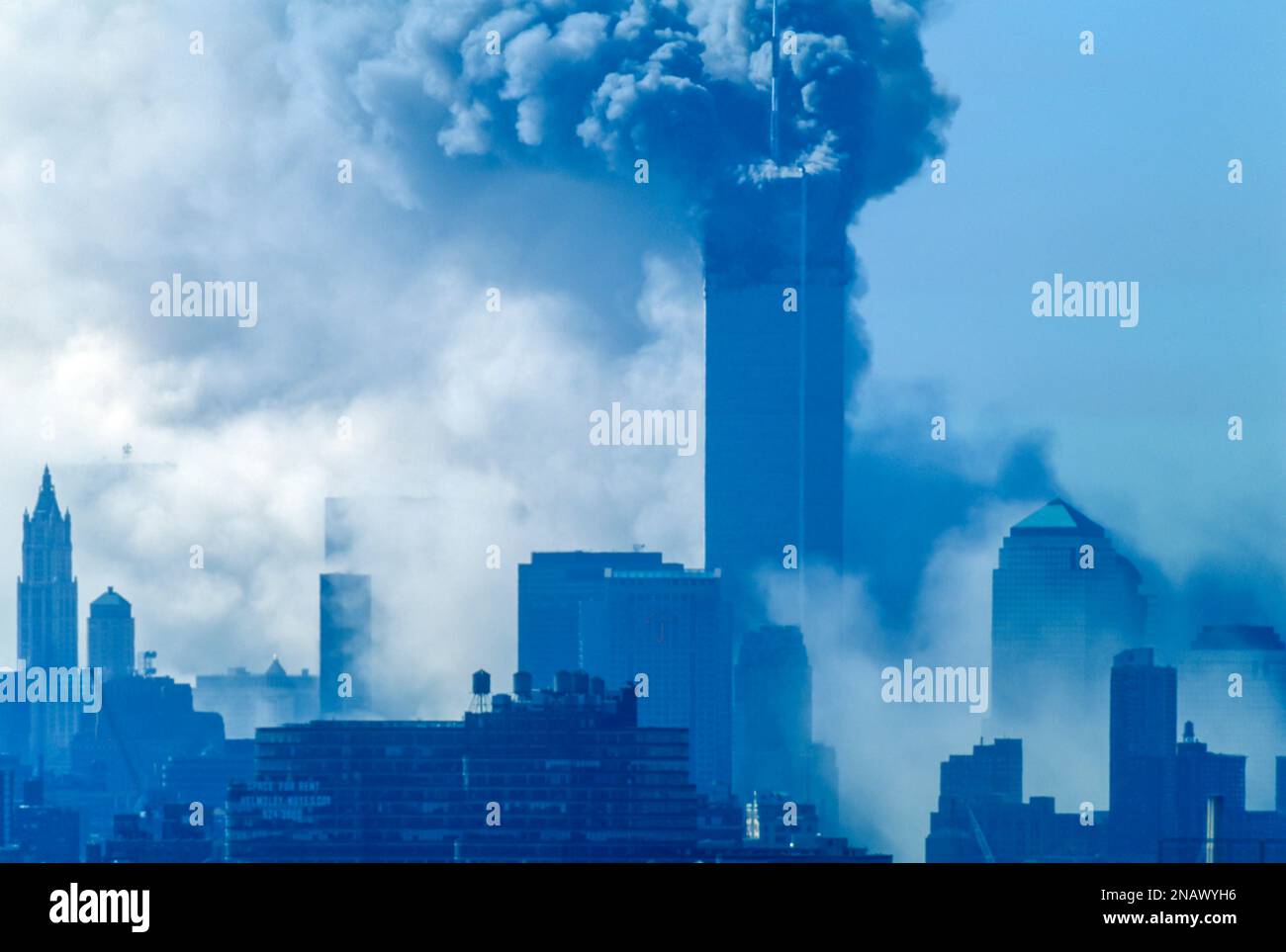 2001 HISTORISCHER SEPTEMBER 11 WORLD TRADE CENTER GREIFT NEW YORK CITY USA 10,15 AM NORTH TOWER STÄNDE AN Stockfoto