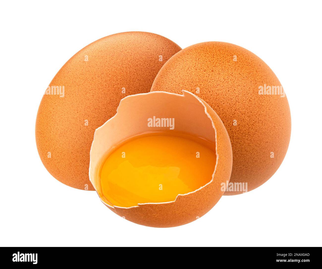 Braune Eier auf weißem Hintergrund isoliert Stockfoto