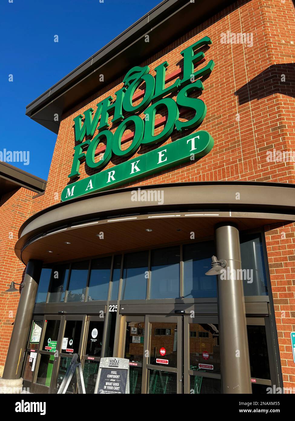 StoreFront des Whole Foods Market in einem Vorort von Chicago, Illinois. Stockfoto