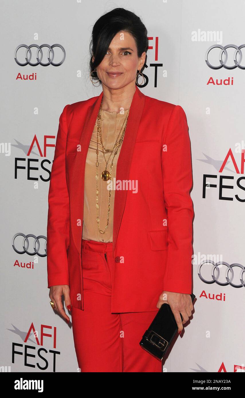 Julia Ormond arrives at the AFI gala screening of "My Week With Marilyn" at Grauman's Chinese Theater, Sunday, Nov. 6, 2011, in Los Angeles. (AP Photo/Katy Winn) Stockfoto