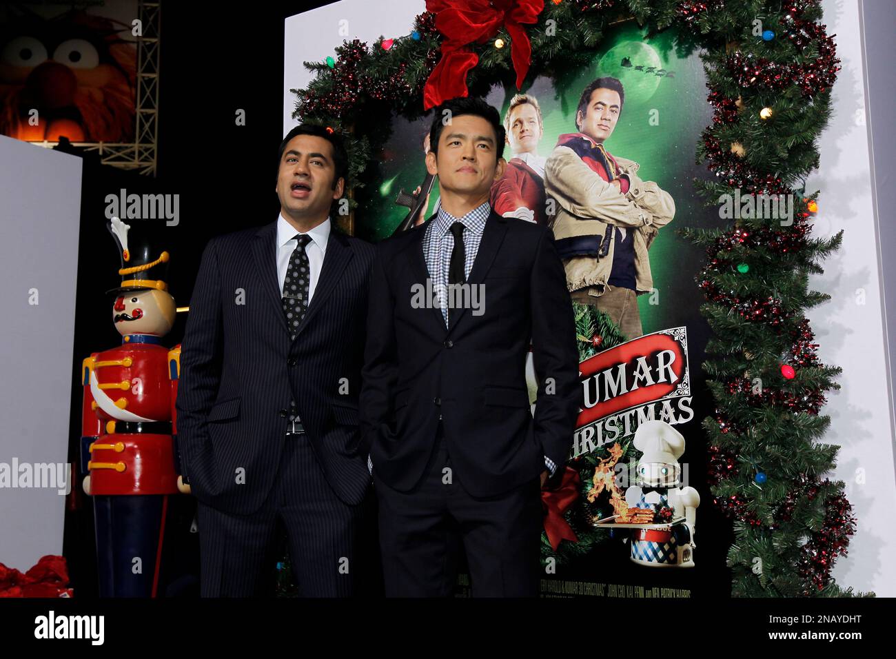 Cast members Kal Penn, left, and John Cho pose together at the premiere of "A Very Harold and Kumar 3D Christmas" in Los Angeles, Wednesday, Nov. 2, 2011. "A Very Harold and Kumar 3D Christmas" opens in theaters Nov. 4, 2011. (AP Photo/Matt Sayles) Stockfoto