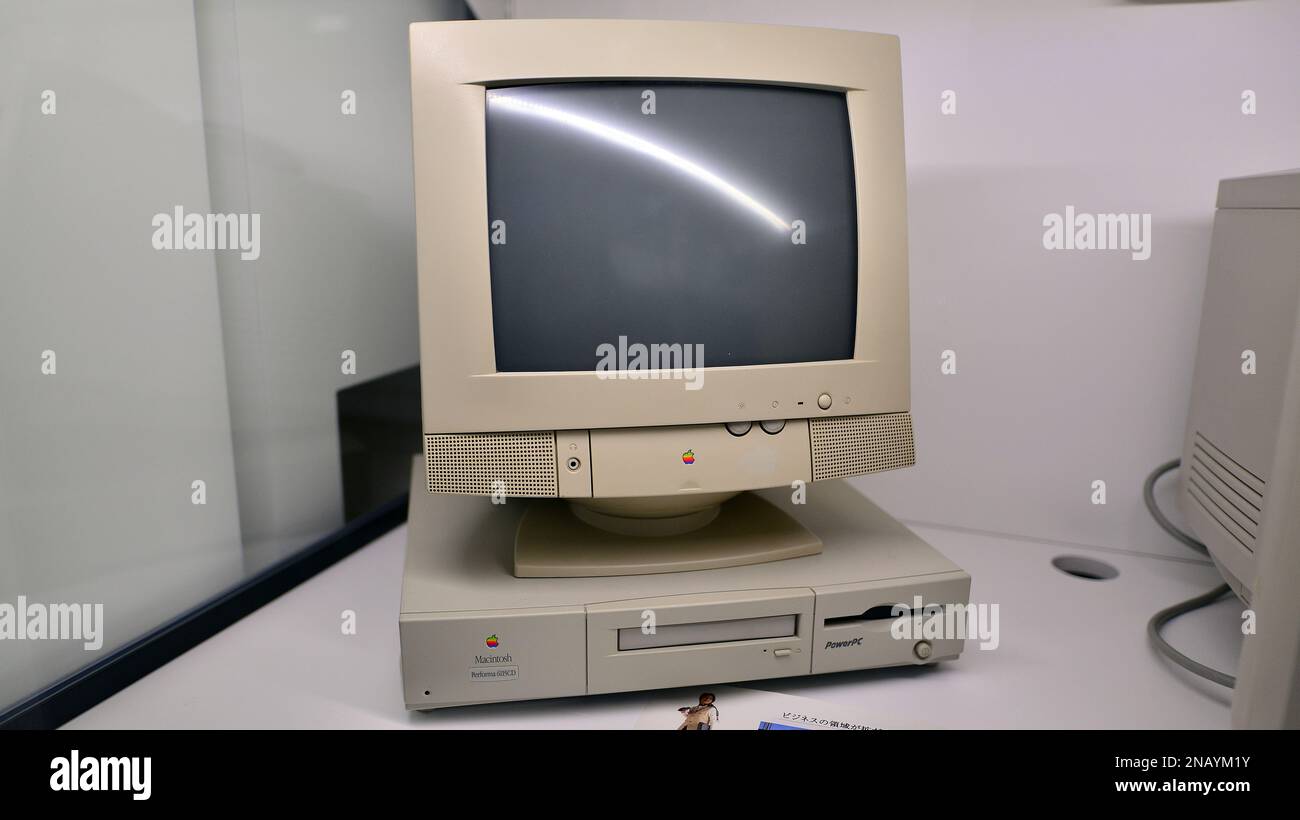 Warschau, Polen. 10. Februar 2023 Im Apple Museum. Performa 6115CD-Computer. Stockfoto