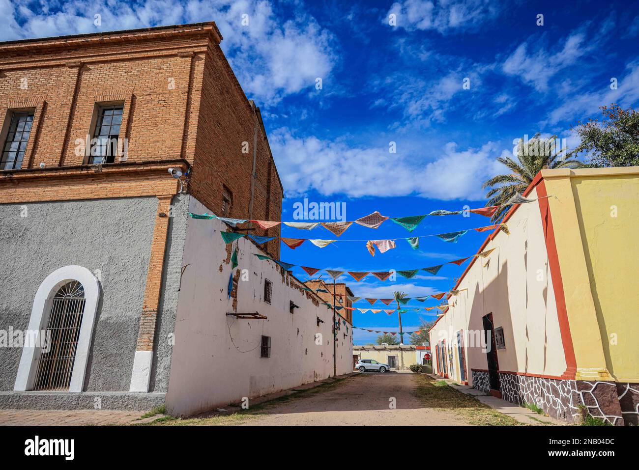 Fabrik in ures Sonora Mexico, Altstadt mit alten Häusern (Foto: Luis Gutierrez / NortePhoto.com) molino en ures Sonora Mexico, Pueblo viejo de Casas antiguas (Foto: Luis Gutierrez / NortePhoto.com) Stockfoto