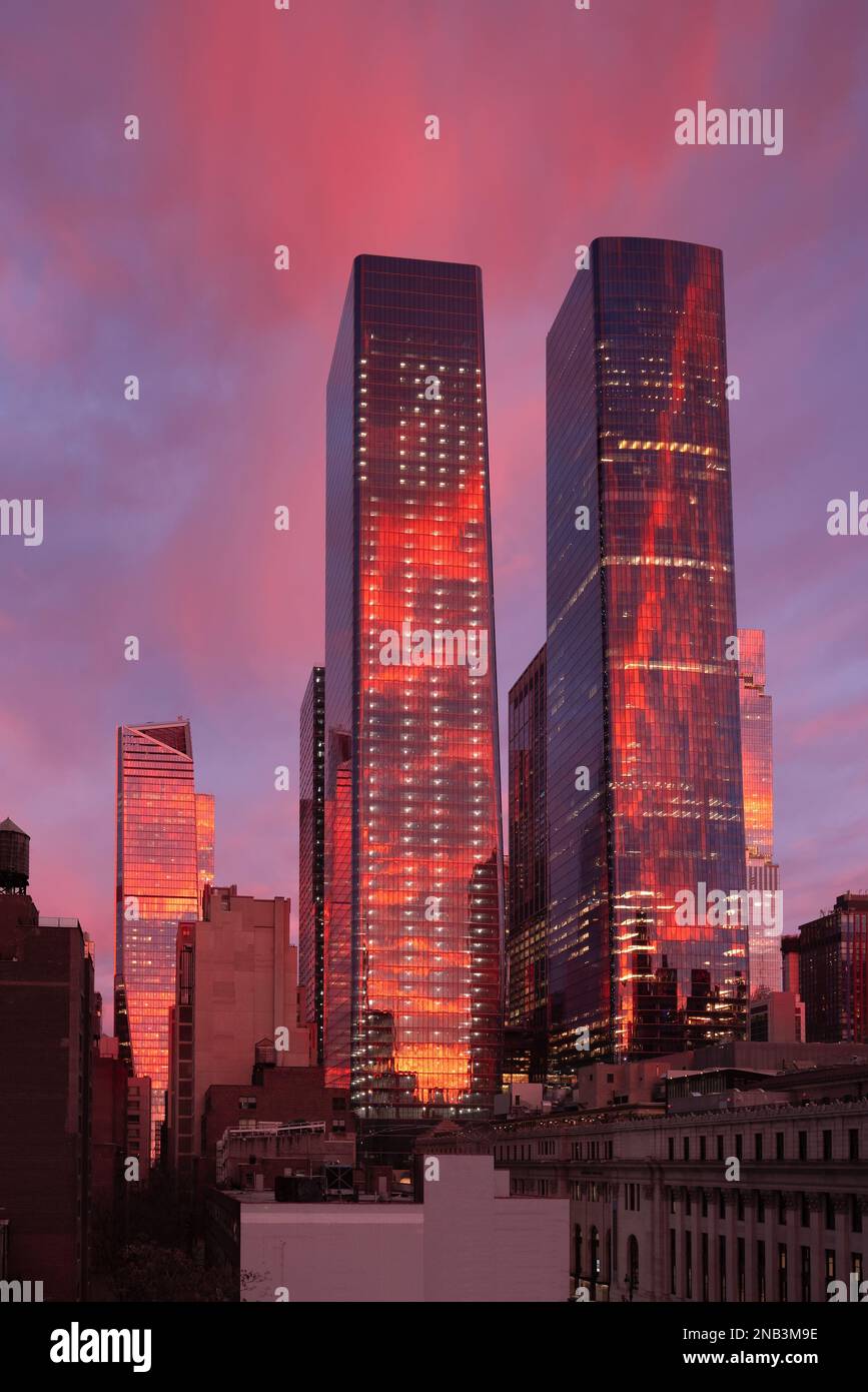 Ein Manhattan West und zwei Manhattan West Wolkenkratzer von Hudson Yards bei Sonnenaufgang. Midtown, Manhattan, New York City Stockfoto