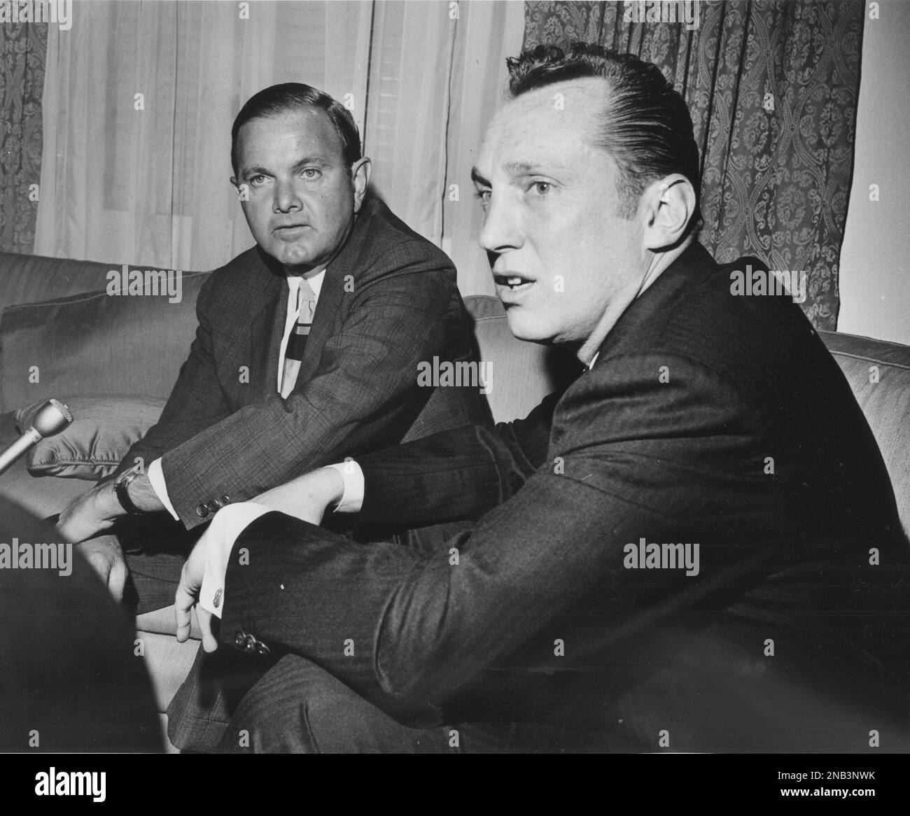 FILE- In this April 8, 1966, file photo, Al Davis, right, the head coach-general manager of the Oakland Raiders, and Ralph Wilson, president of the AFL and owner of the Buffalo Bills, look on after Davis was selected as the new American Football League commissioner in Houston. The Raiders announced Saturday, Oct. 8, 2011, that longtime owner and Hall of Famer Davis has died. He was 82.(AP Photo/Ed Kolenovsky, File) Stockfoto