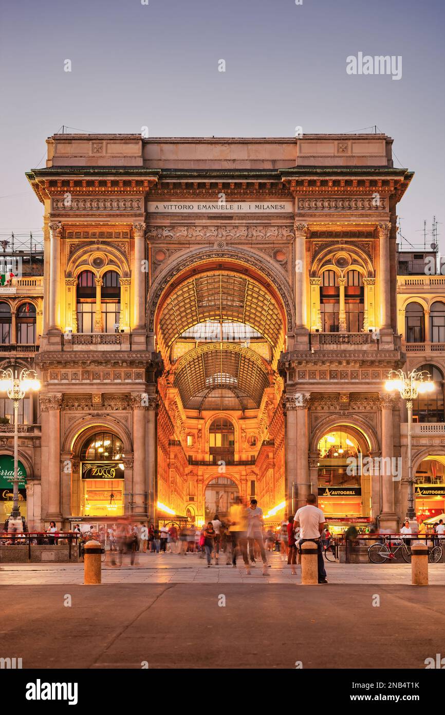 Einkaufspassage Galleria Vittorio Emanuele II und Kathedralenplatz (Piazza del Duomo) im Zentrum von Mailand, Lombardei, Italien. Stockfoto