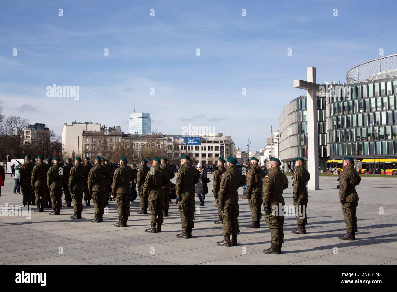Polnische Soldaten auf Parade auf dem Piłsudski-Platz, früher Siegesplatz und Sächsischer Platz Warschau Stadtzentrum Polen Stockfoto