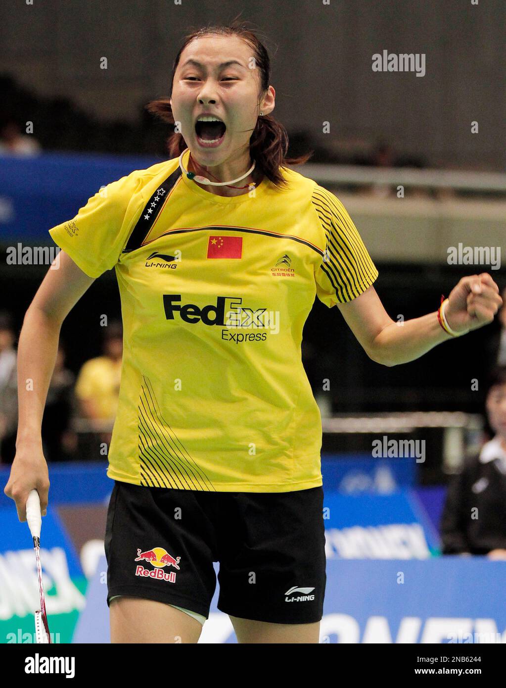 Wang Yihan of China celebrates after winning the women's singles final against Juliane schenk of Germany at the Japan Open badminton tournament in Tokyo, Sunday, Sept. 25, 2011. Wang won the final match 2-0.(AP Photo/Itsuo Inouye) Stockfoto